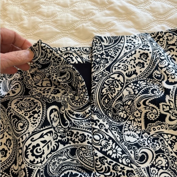 Talbots Pencil Paisley Skirt size 10. Black-white - Picture 3 of 8